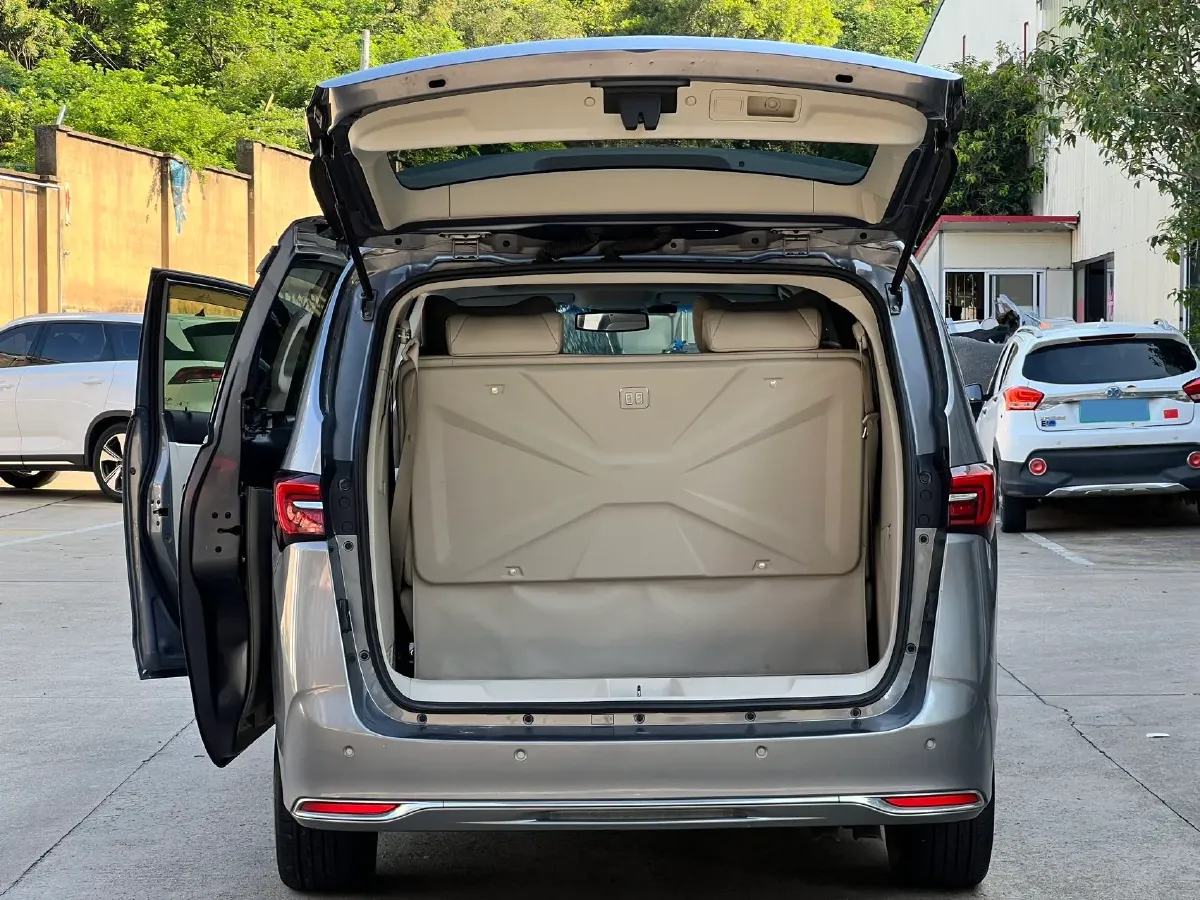 2021 Buick GL8 2.0T 237HP L4 9AT,autocango,china used car exporter,china ev exporter,chinese used car exporter,chinese used ev exporter