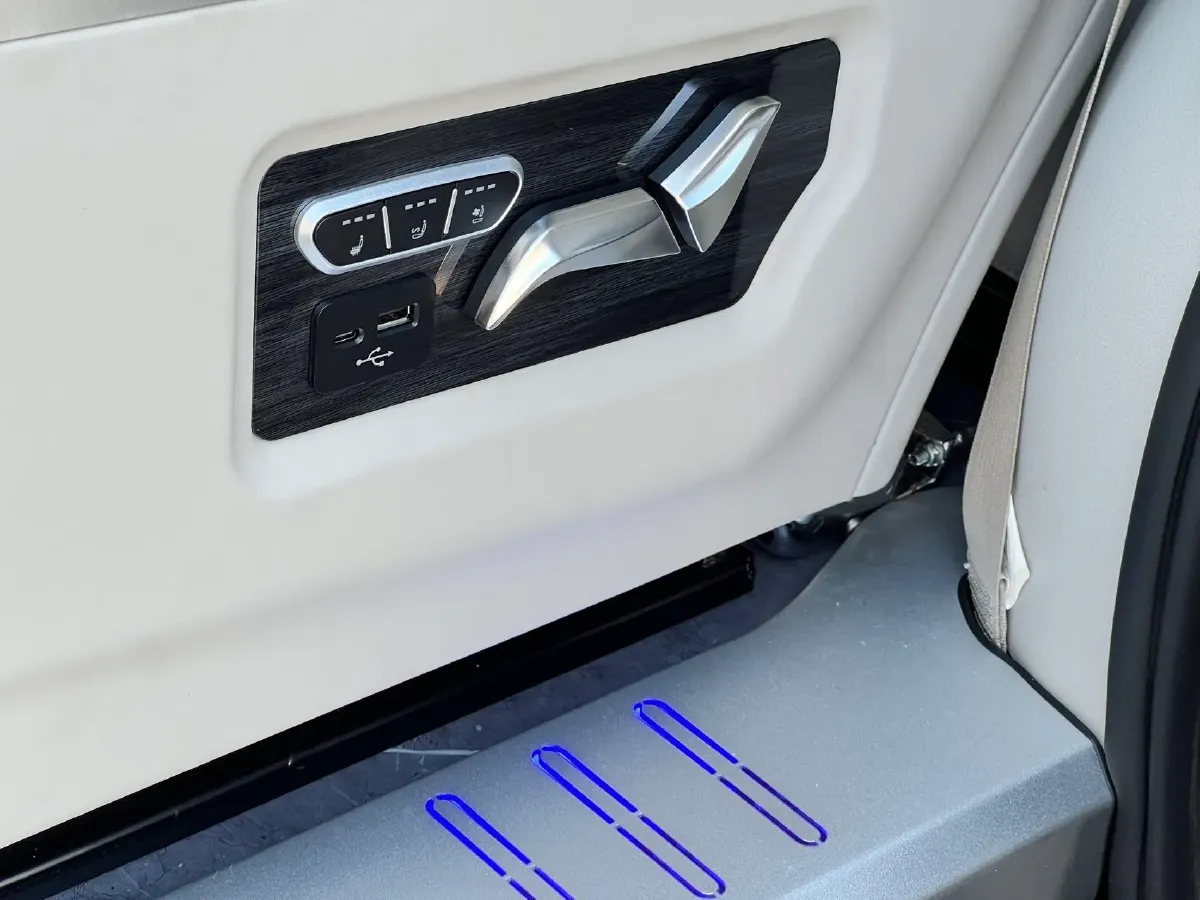 2021 Buick GL8 2.0T 237HP L4 9AT,autocango,china used car exporter,china ev exporter,chinese used car exporter,chinese used ev exporter