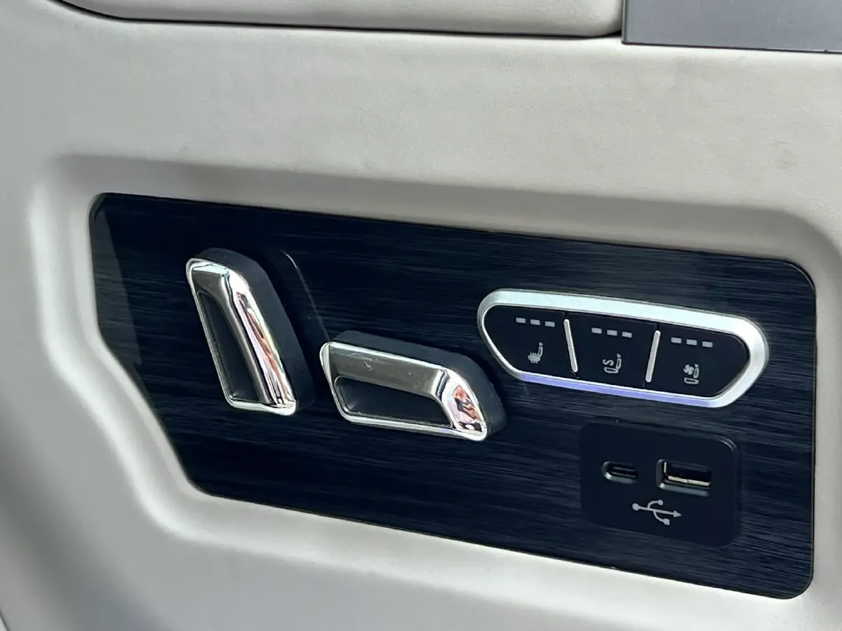 2021 Buick GL8 2.0T 237HP L4 9AT,autocango,china used car exporter,china ev exporter,chinese used car exporter,chinese used ev exporter