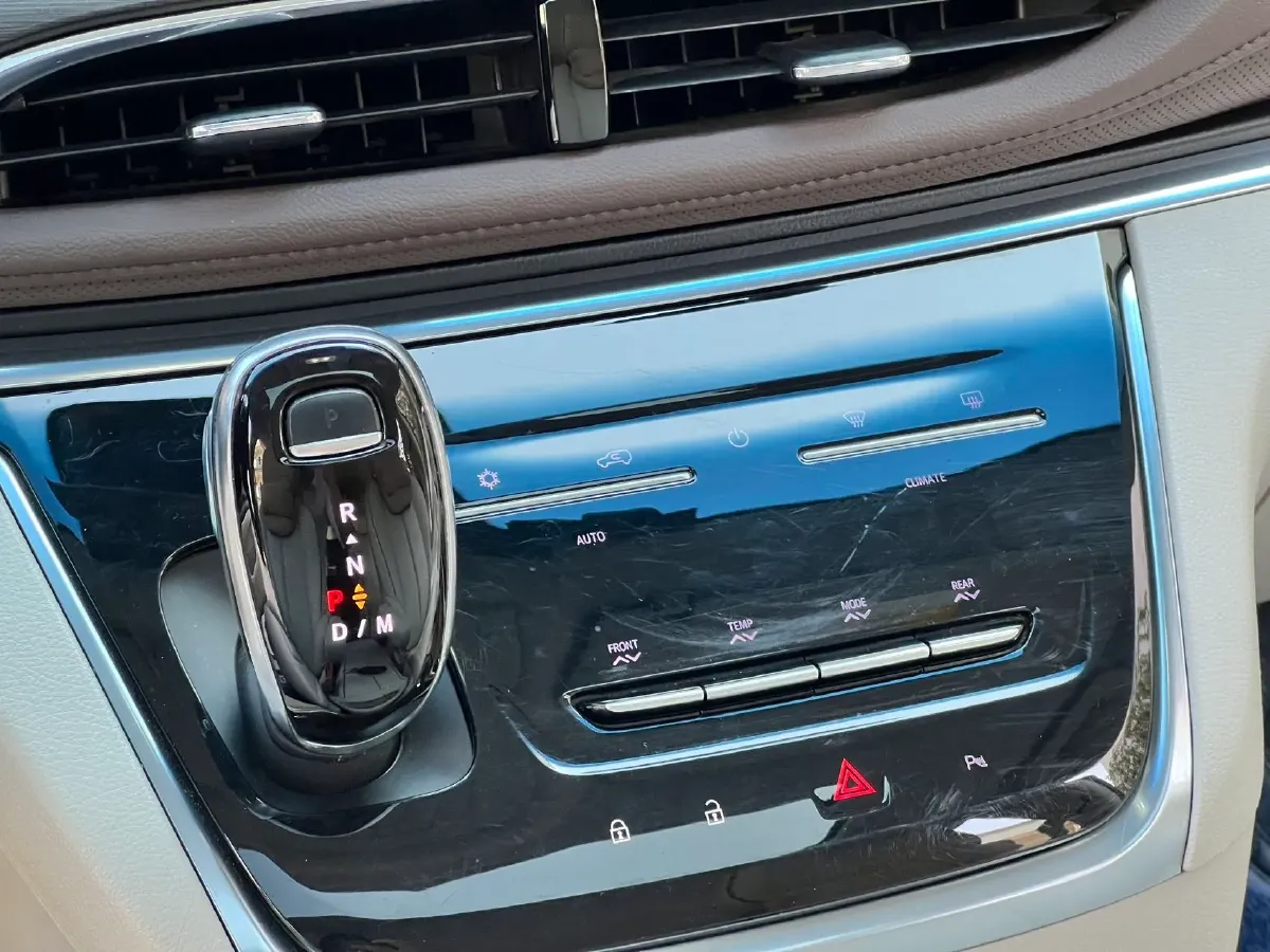 2021 Buick GL8 2.0T 237HP L4 9AT,autocango,china used car exporter,china ev exporter,chinese used car exporter,chinese used ev exporter