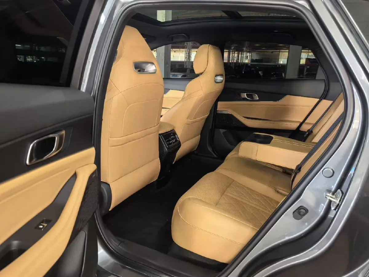 2021 ChangAn UNI-K 2.0T 233HP L4 8AT,autocango,china used car exporter,china ev exporter,chinese used car exporter,chinese used ev exporter