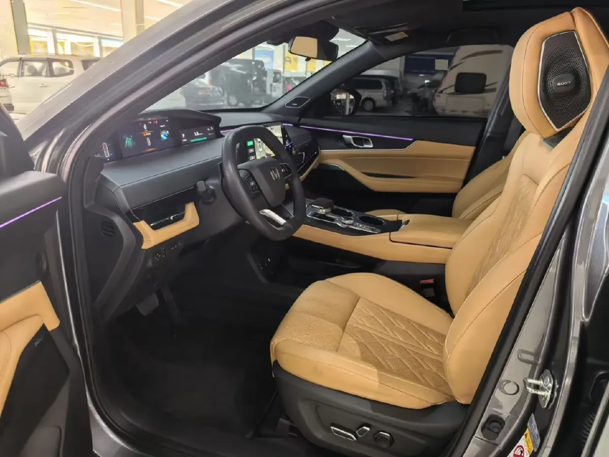 2021 ChangAn UNI-K 2.0T 233HP L4 8AT,autocango,china used car exporter,china ev exporter,chinese used car exporter,chinese used ev exporter