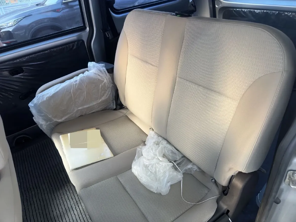 2019 WuLing HongGuang V 1.5L 105HP L4 5MT,autocango,china used car exporter,china ev exporter,chinese used car exporter,chinese used ev exporter