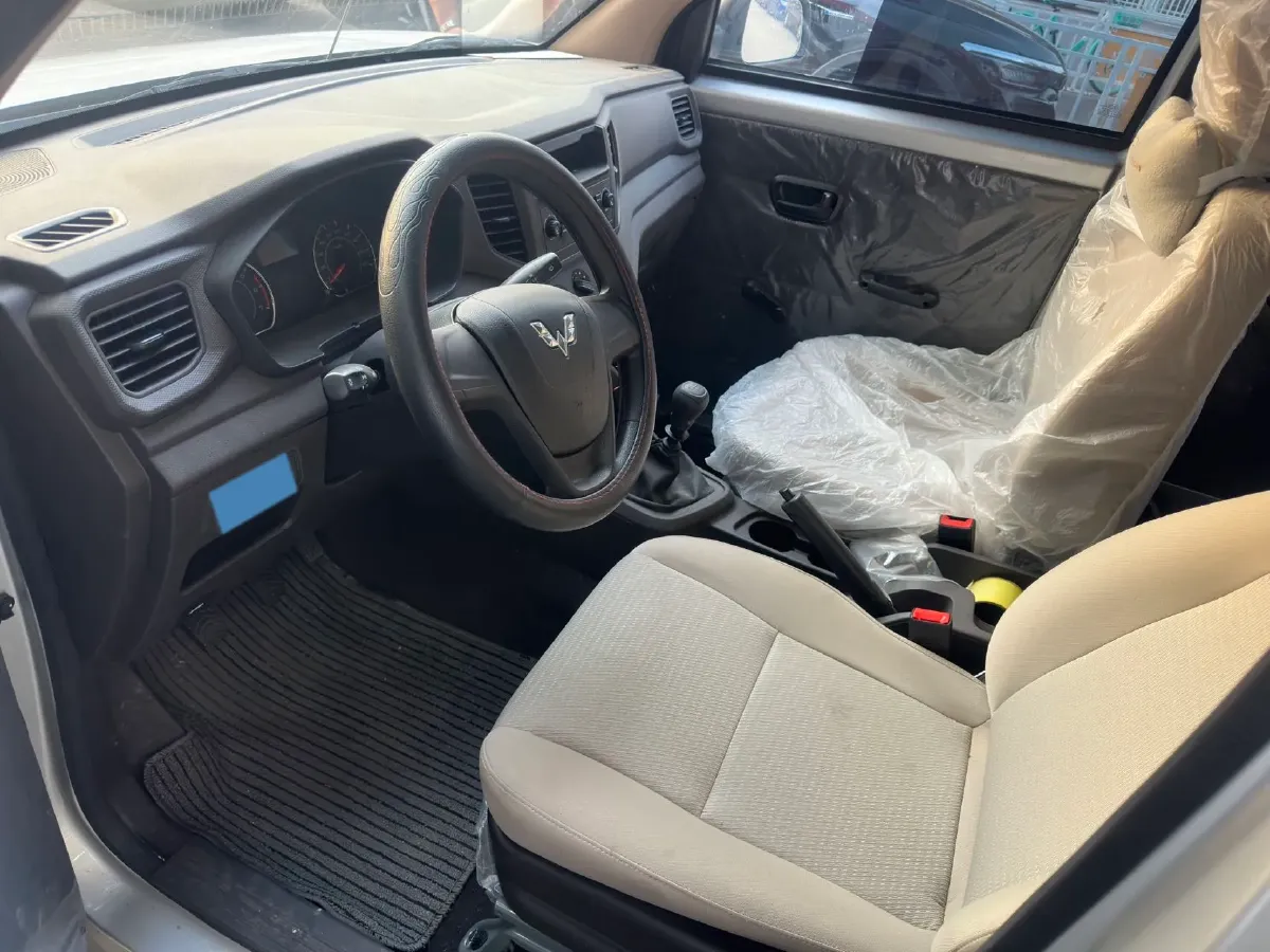 2019 WuLing HongGuang V 1.5L 105HP L4 5MT,autocango,china used car exporter,china ev exporter,chinese used car exporter,chinese used ev exporter