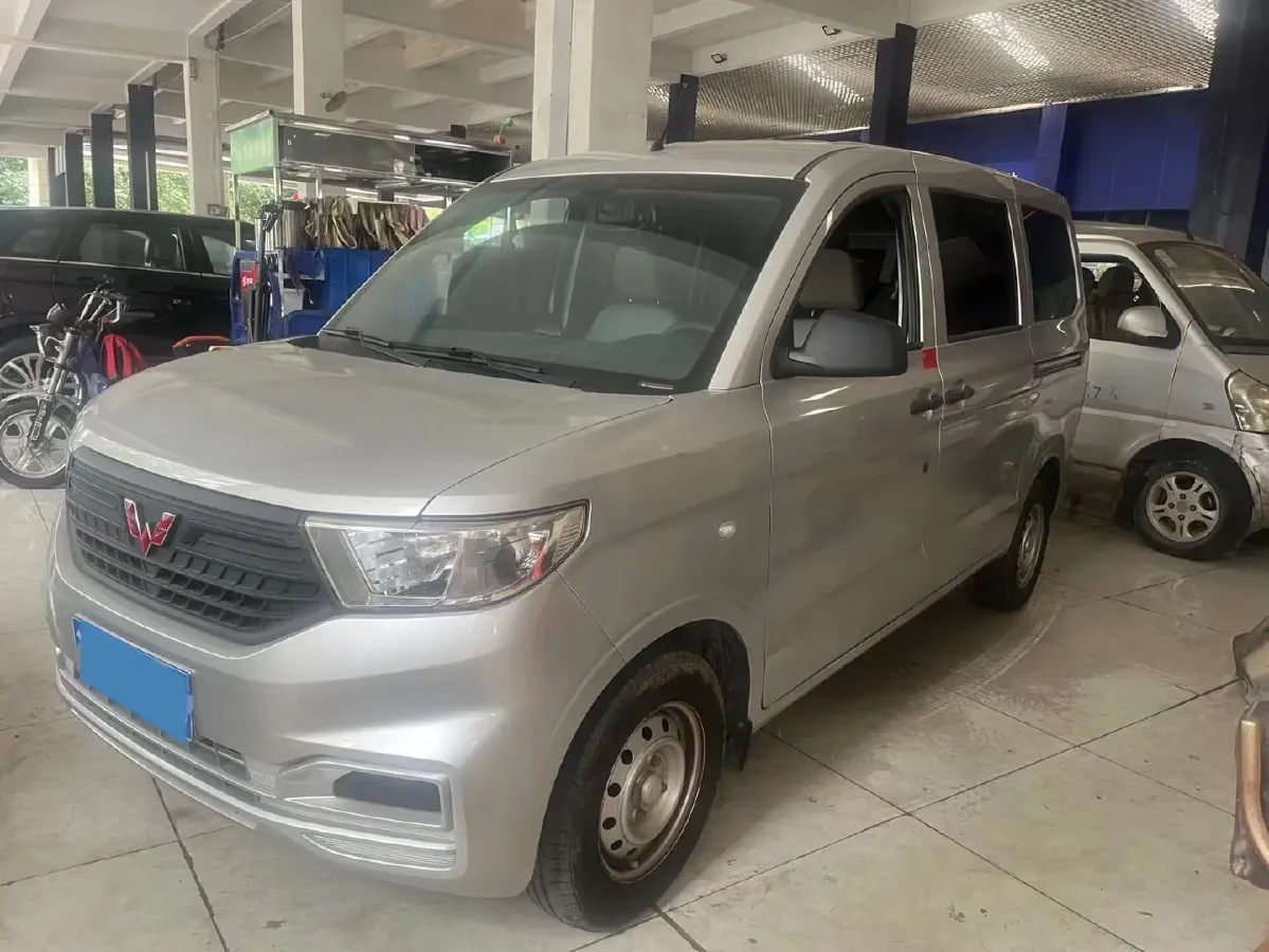 2019 WuLing HongGuang V 1.5L 105HP L4 5MT,autocango,china used car exporter,china ev exporter,chinese used car exporter,chinese used ev exporter