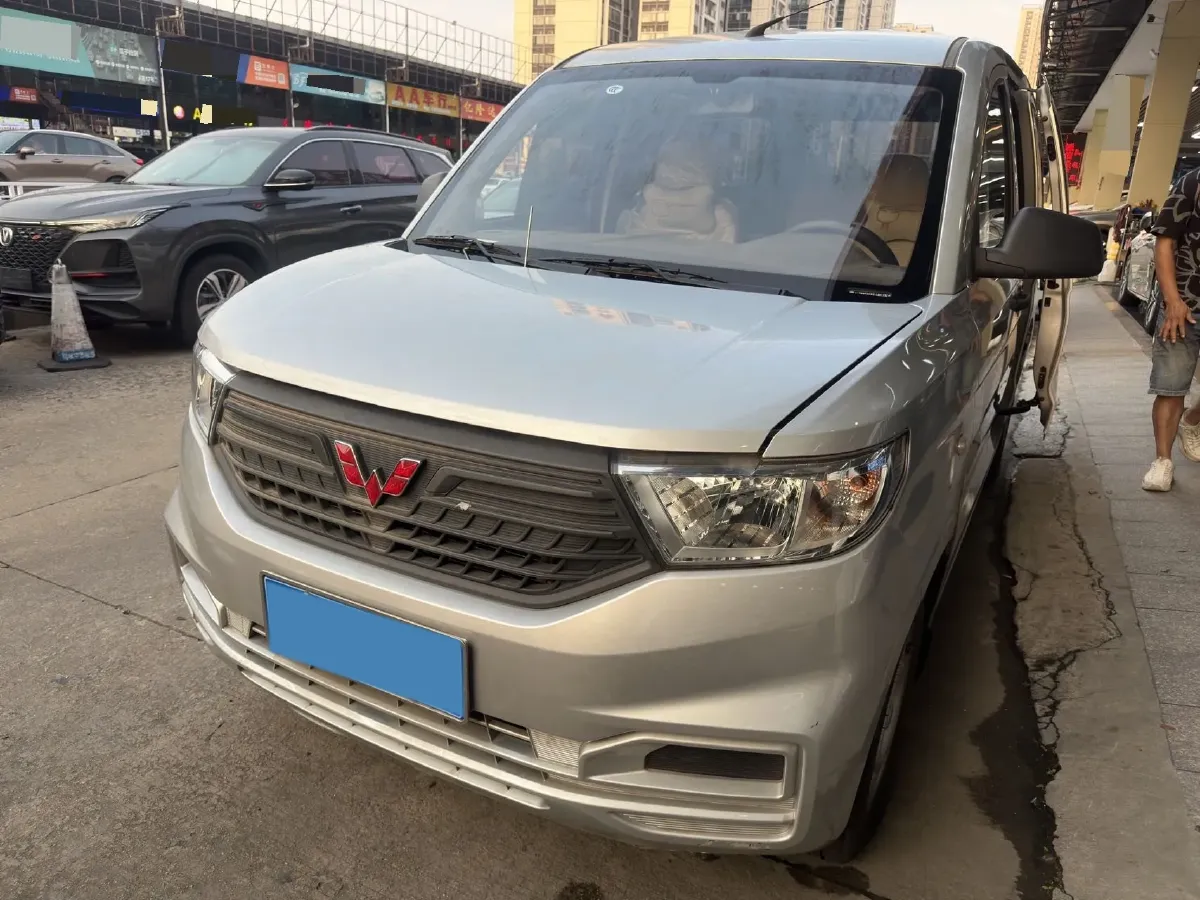 2019 WuLing HongGuang V 1.5L 105HP L4 5MT,autocango,china used car exporter,china ev exporter,chinese used car exporter,chinese used ev exporter