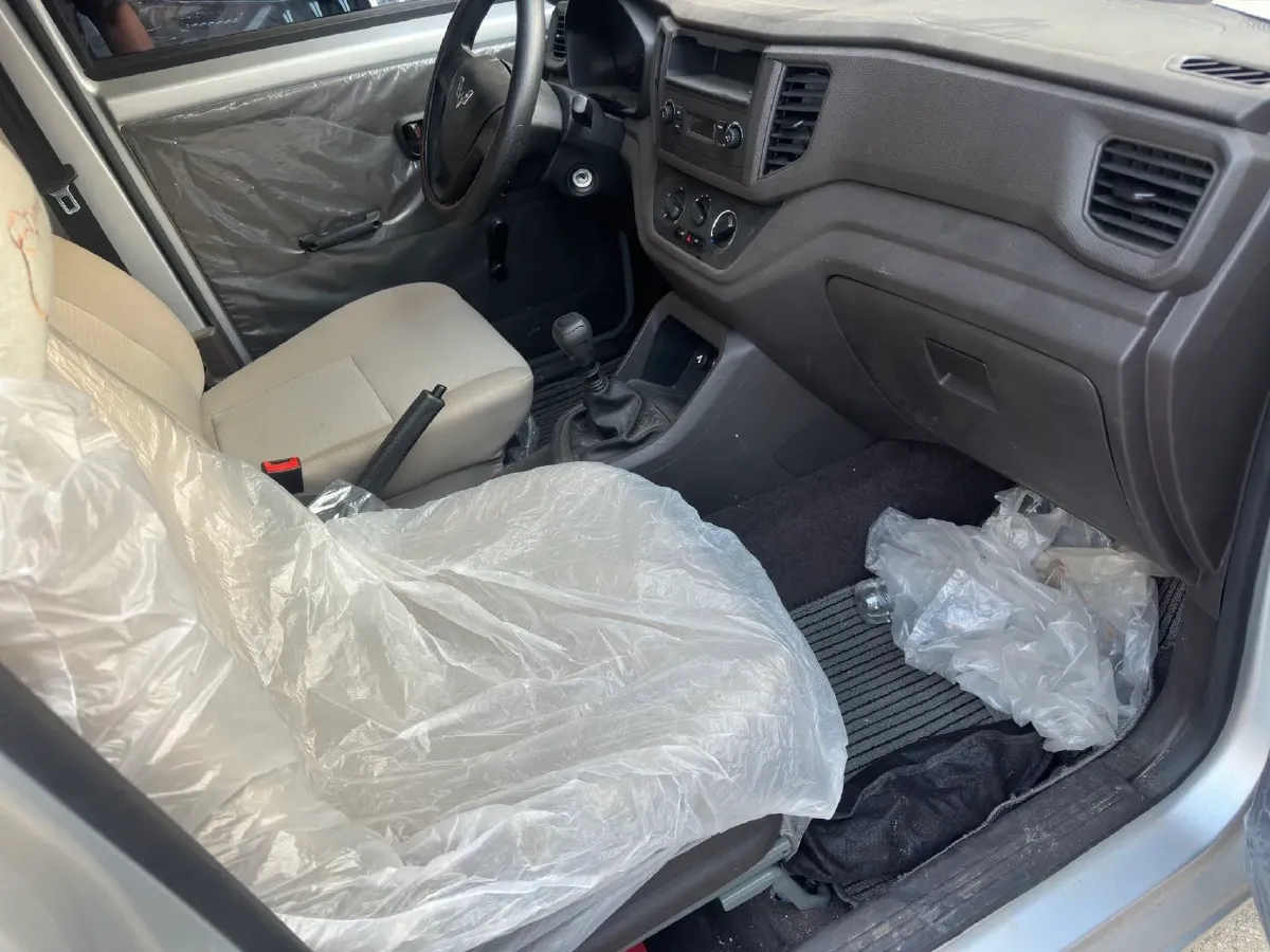 2019 WuLing HongGuang V 1.5L 105HP L4 5MT,autocango,china used car exporter,china ev exporter,chinese used car exporter,chinese used ev exporter