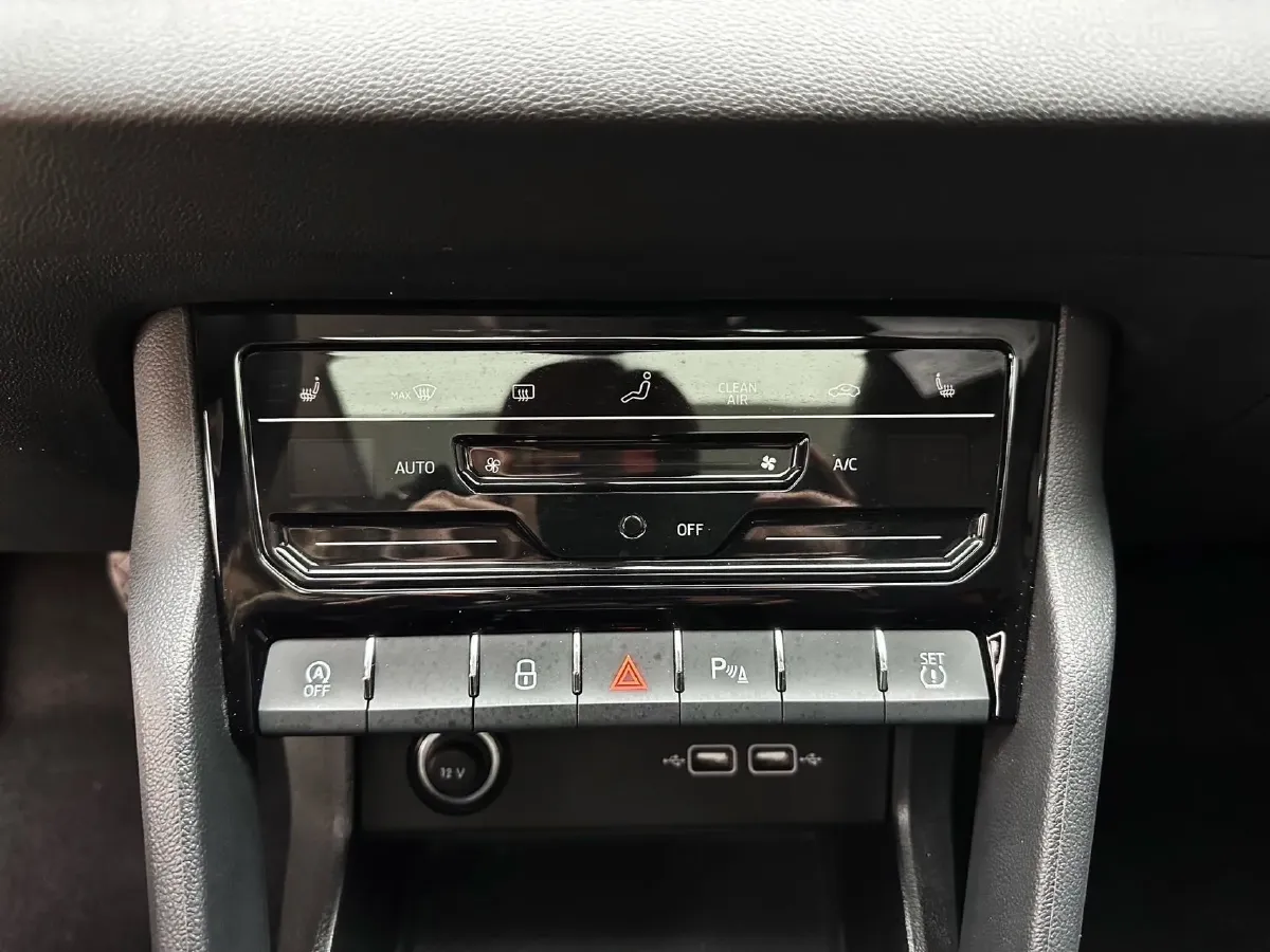 2022 Skoda Karoq 1.4T 150HP L4 7DCT,autocango,china used car exporter,china ev exporter,chinese used car exporter,chinese used ev exporter