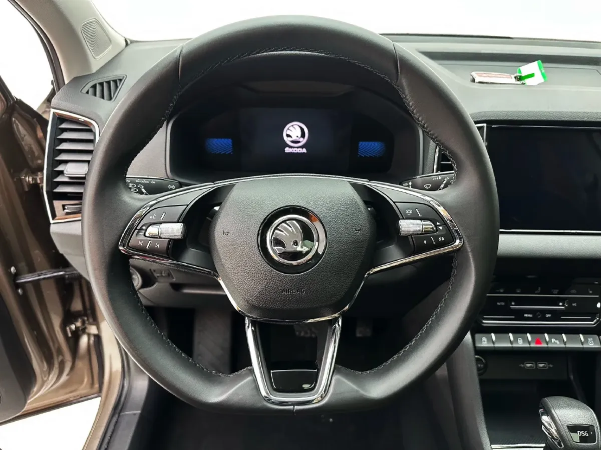 2022 Skoda Karoq 1.4T 150HP L4 7DCT,autocango,china used car exporter,china ev exporter,chinese used car exporter,chinese used ev exporter