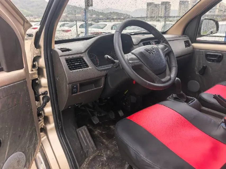 2022 WuLing RongGuang S 1.2L 76HP L4 5MT,autocango,china used car exporter,china ev exporter,chinese used car exporter,chinese used ev exporter