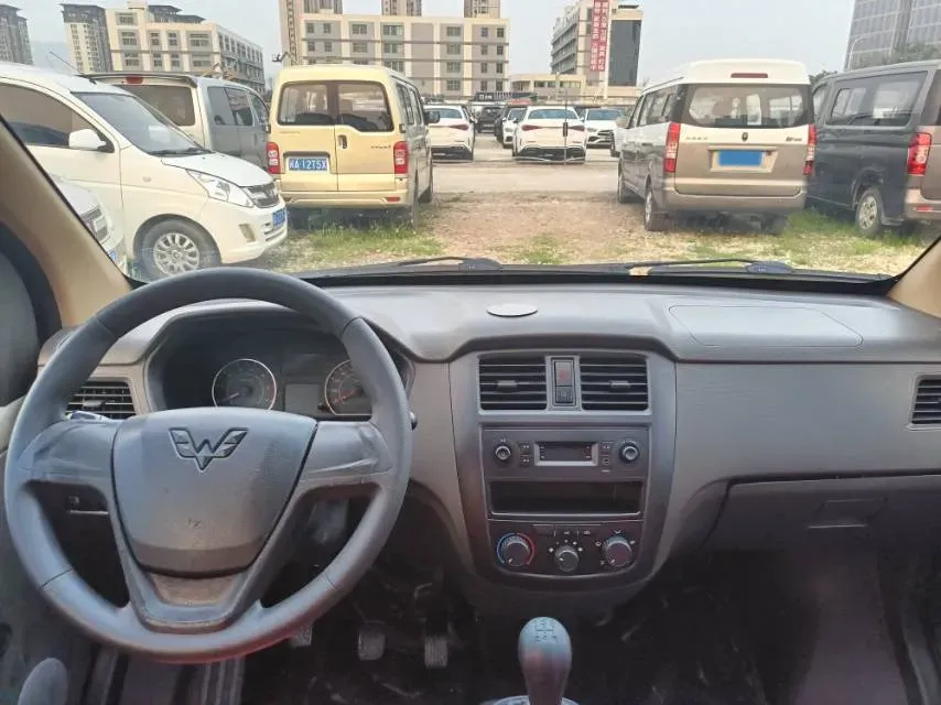 2022 WuLing RongGuang S 1.2L 76HP L4 5MT,autocango,china used car exporter,china ev exporter,chinese used car exporter,chinese used ev exporter