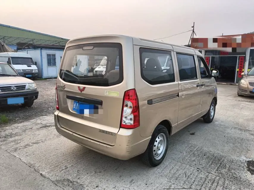 2022 WuLing RongGuang S 1.2L 76HP L4 5MT,autocango,china used car exporter,china ev exporter,chinese used car exporter,chinese used ev exporter