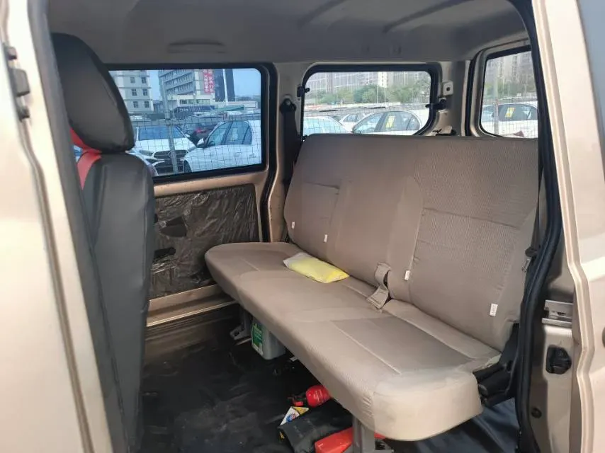 2022 WuLing RongGuang S 1.2L 76HP L4 5MT,autocango,china used car exporter,china ev exporter,chinese used car exporter,chinese used ev exporter