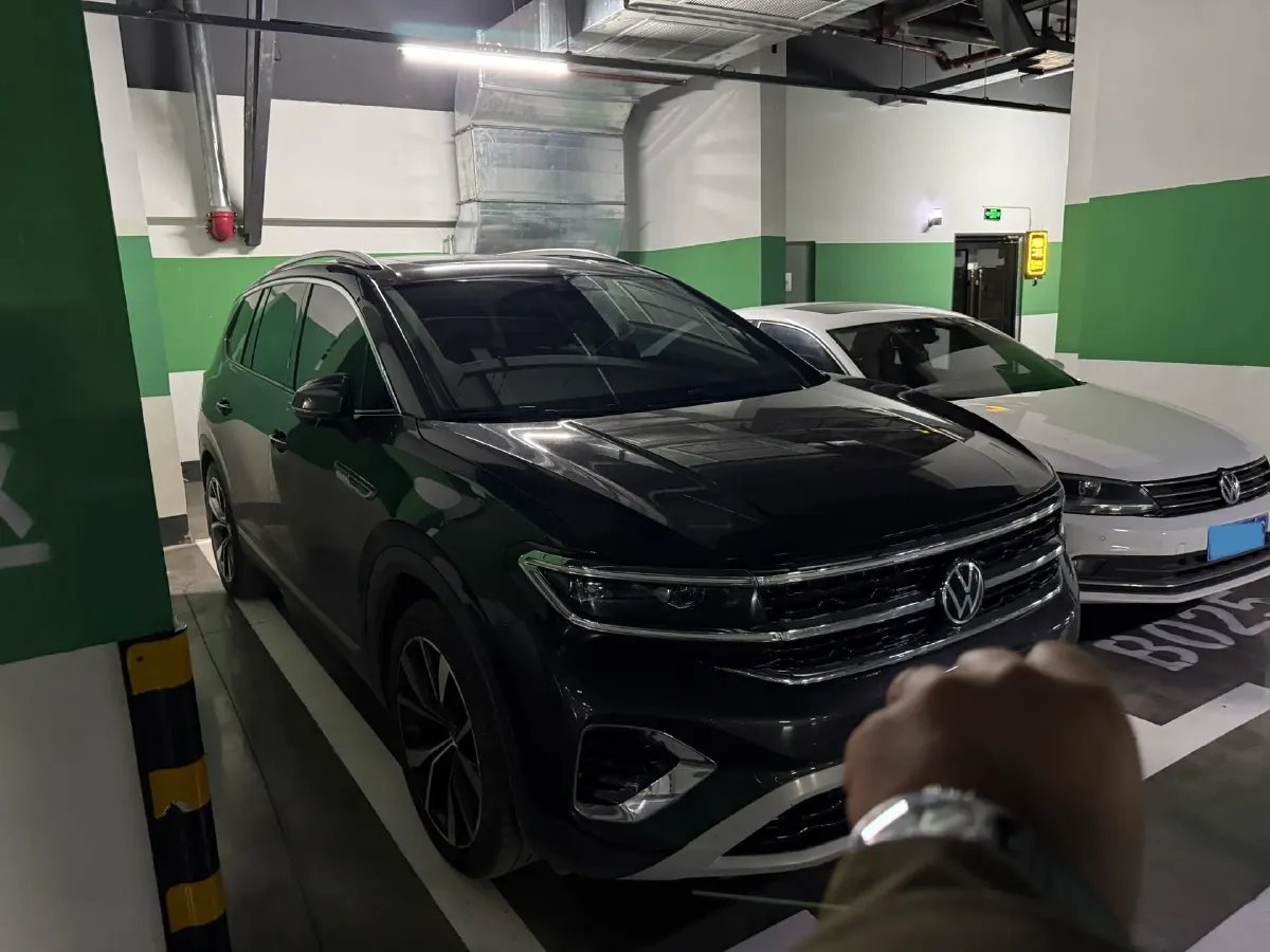 2022 Volkswagen Talagon 2.5T 299HP V6 7DCT,autocango,china used car exporter,china ev exporter,chinese used car exporter,chinese used ev exporter