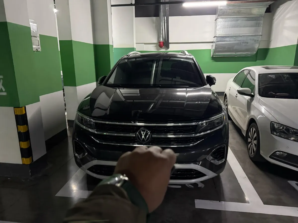 2022 Volkswagen Talagon 2.5T 299HP V6 7DCT,autocango,china used car exporter,china ev exporter,chinese used car exporter,chinese used ev exporter