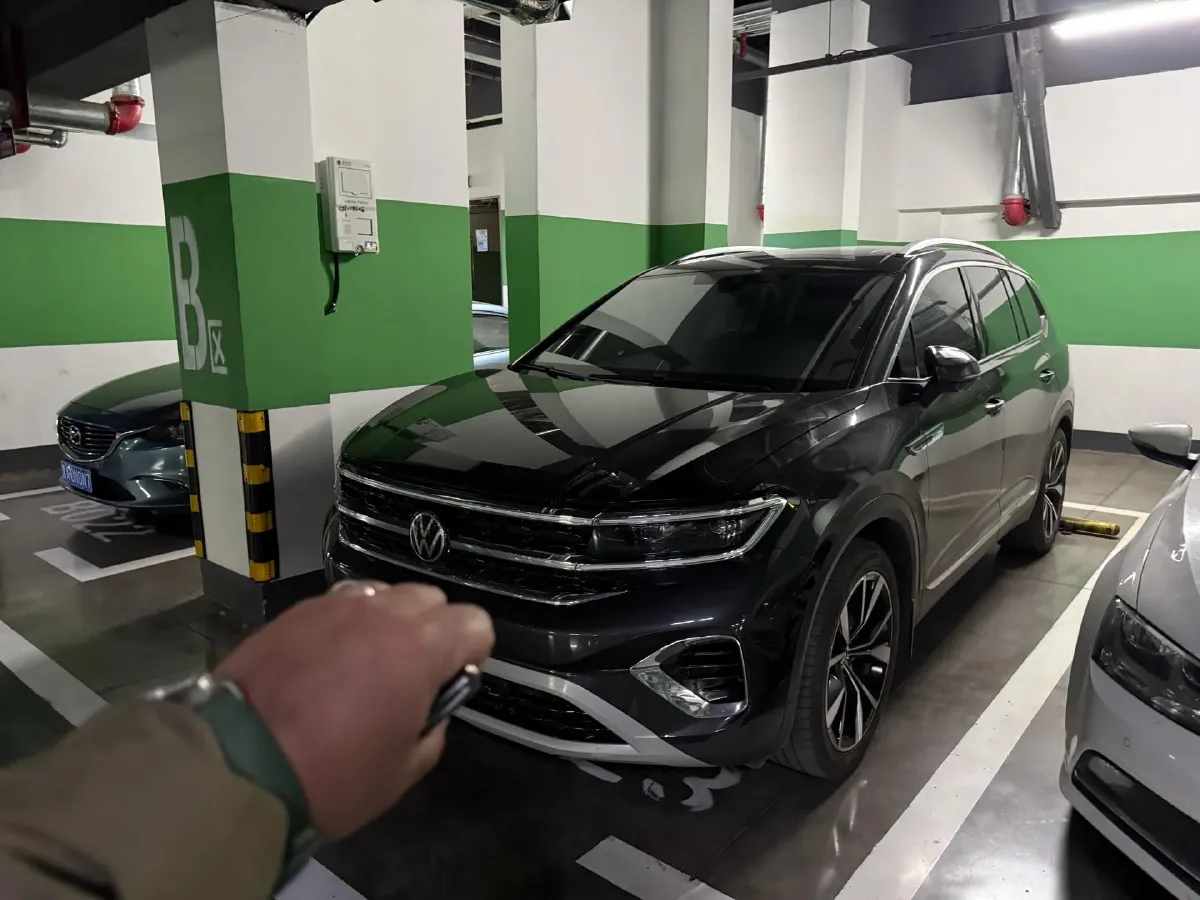 2022 Volkswagen Talagon 2.5T 299HP V6 7DCT,autocango,china used car exporter,china ev exporter,chinese used car exporter,chinese used ev exporter