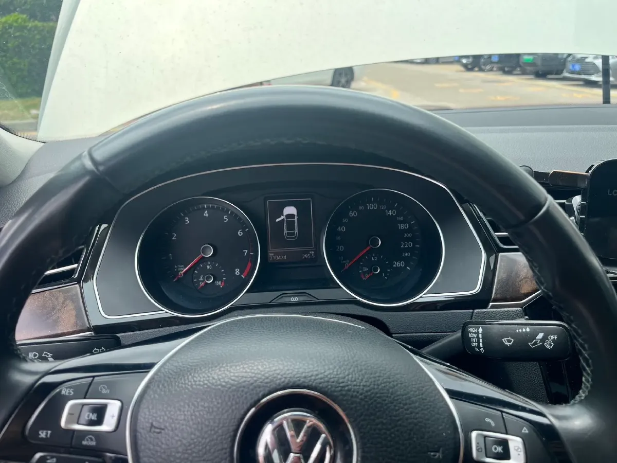 2017 Volkswagen Magotan 1.8T 180HP L4 7DCT,autocango,china used car exporter,china ev exporter,chinese used car exporter,chinese used ev exporter