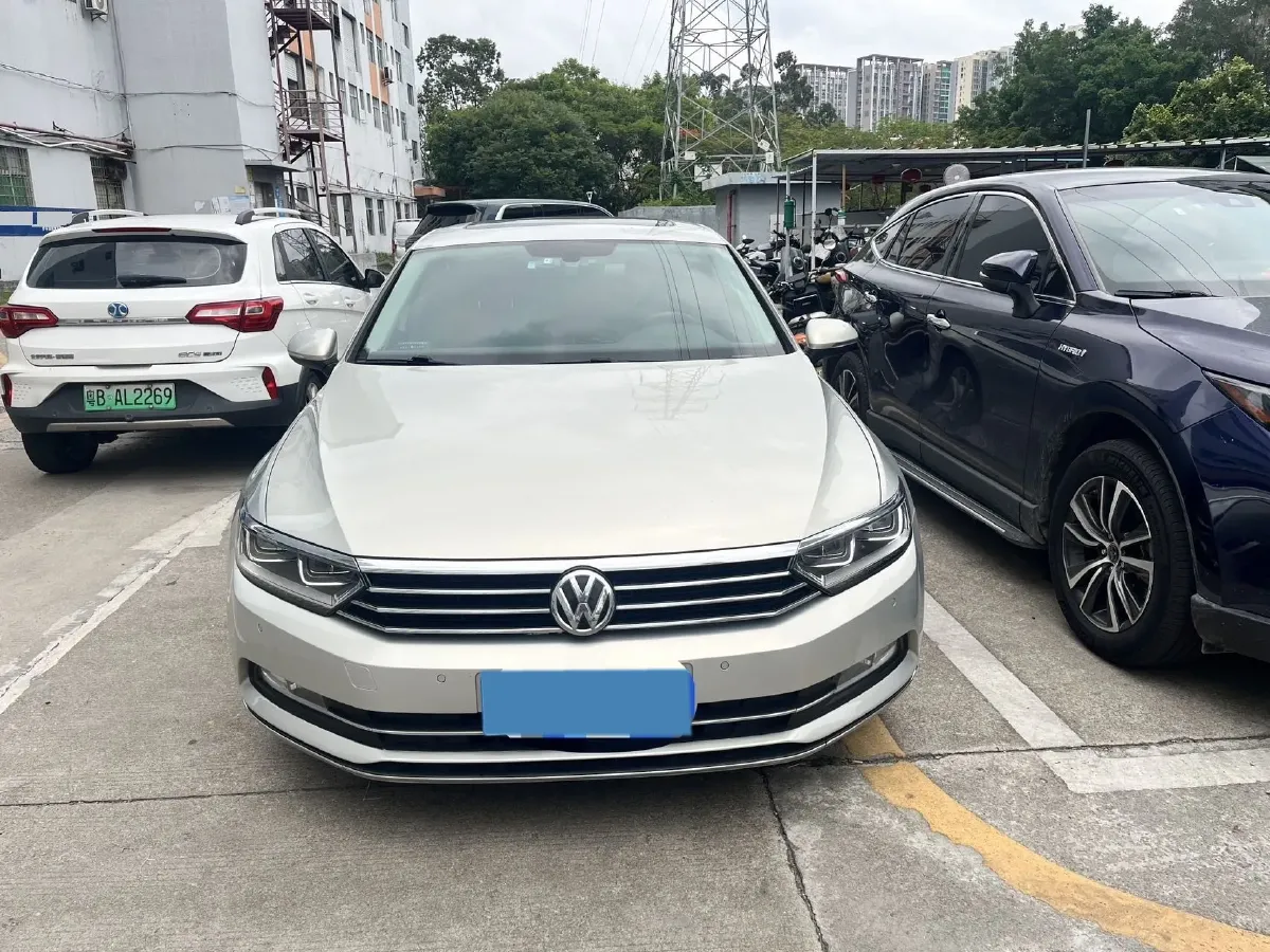 2017 Volkswagen Magotan 1.8T 180HP L4 7DCT,autocango,china used car exporter,china ev exporter,chinese used car exporter,chinese used ev exporter