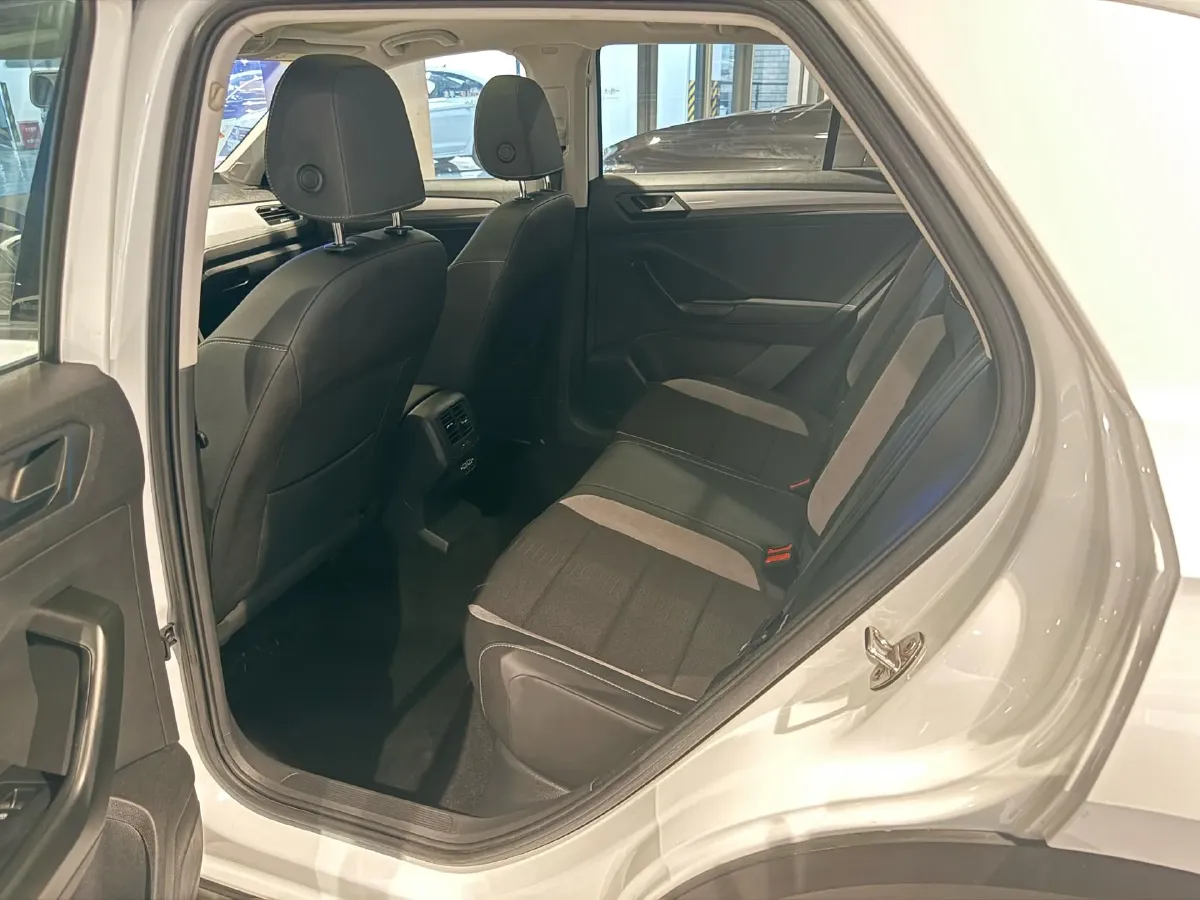 2021 Volkswagen T-Roc 1.4T 150HP L4 7DCT,autocango,china used car exporter,china ev exporter,chinese used car exporter,chinese used ev exporter