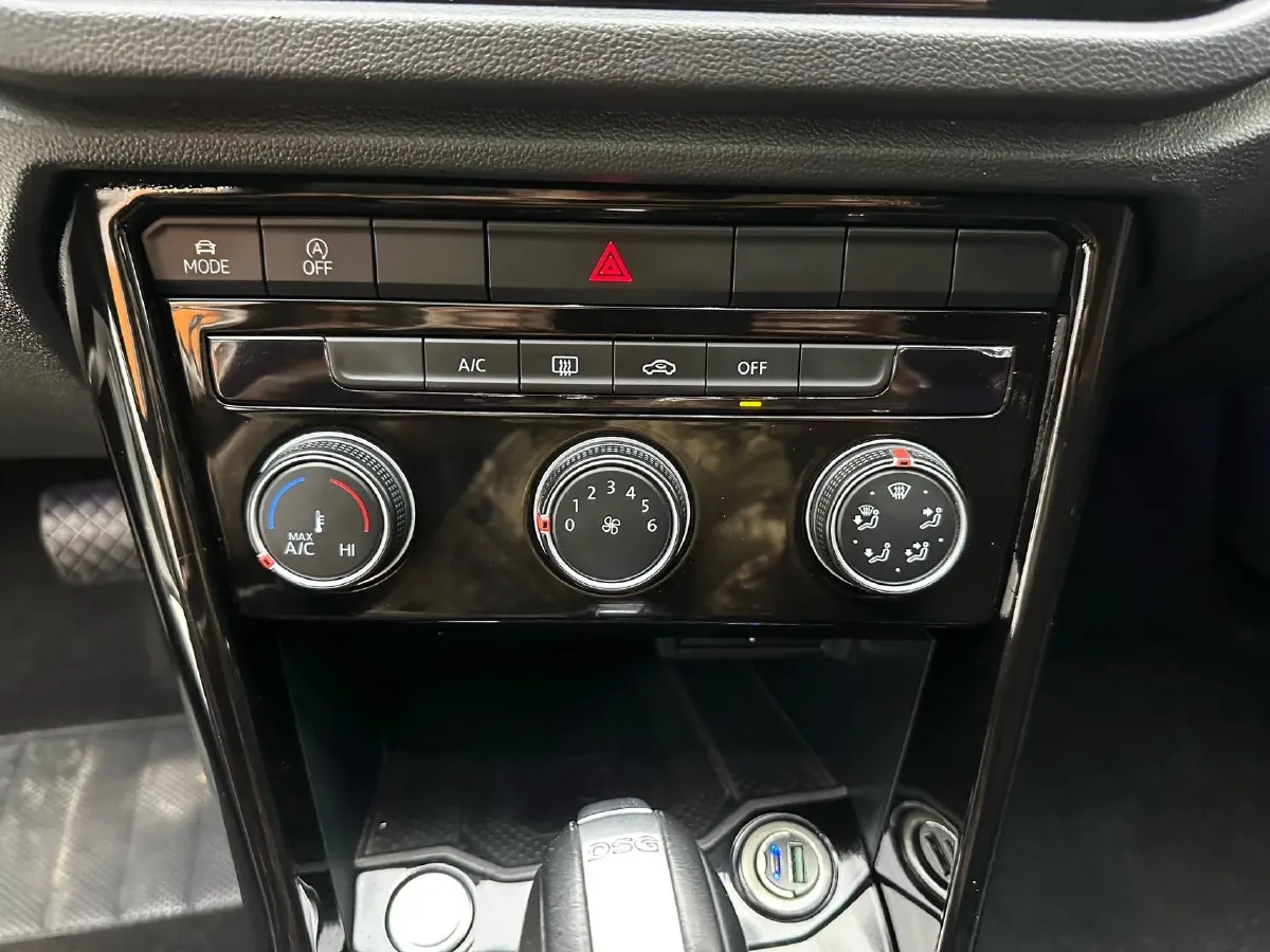 2021 Volkswagen T-Roc 1.4T 150HP L4 7DCT,autocango,china used car exporter,china ev exporter,chinese used car exporter,chinese used ev exporter