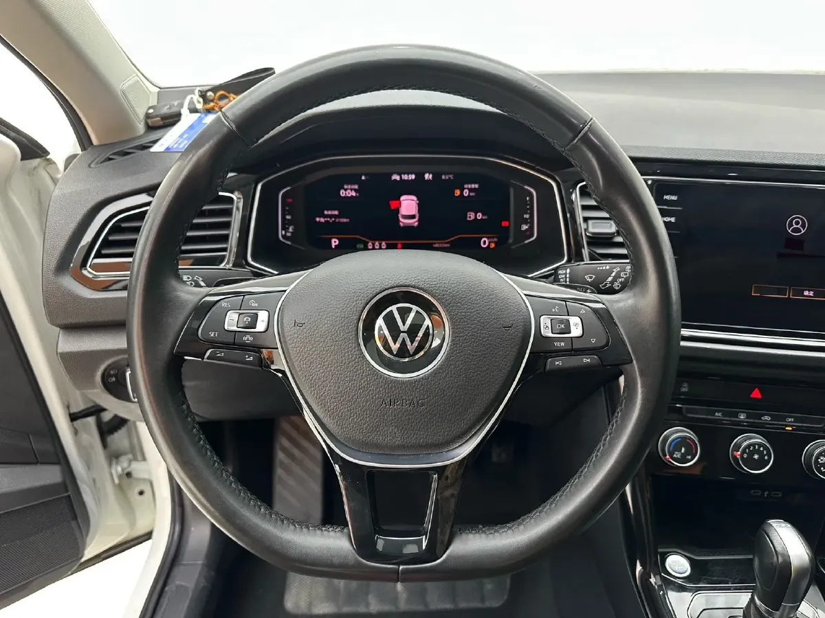 2021 Volkswagen T-Roc 1.4T 150HP L4 7DCT,autocango,china used car exporter,china ev exporter,chinese used car exporter,chinese used ev exporter