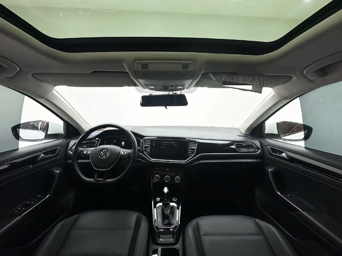 2021 Volkswagen T-Roc 1.4T 150HP L4 7DCT,autocango,china used car exporter,china ev exporter,chinese used car exporter,chinese used ev exporter