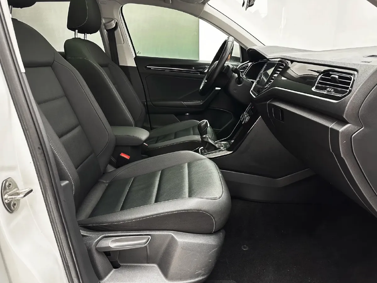 2021 Volkswagen T-Roc 1.4T 150HP L4 7DCT,autocango,china used car exporter,china ev exporter,chinese used car exporter,chinese used ev exporter