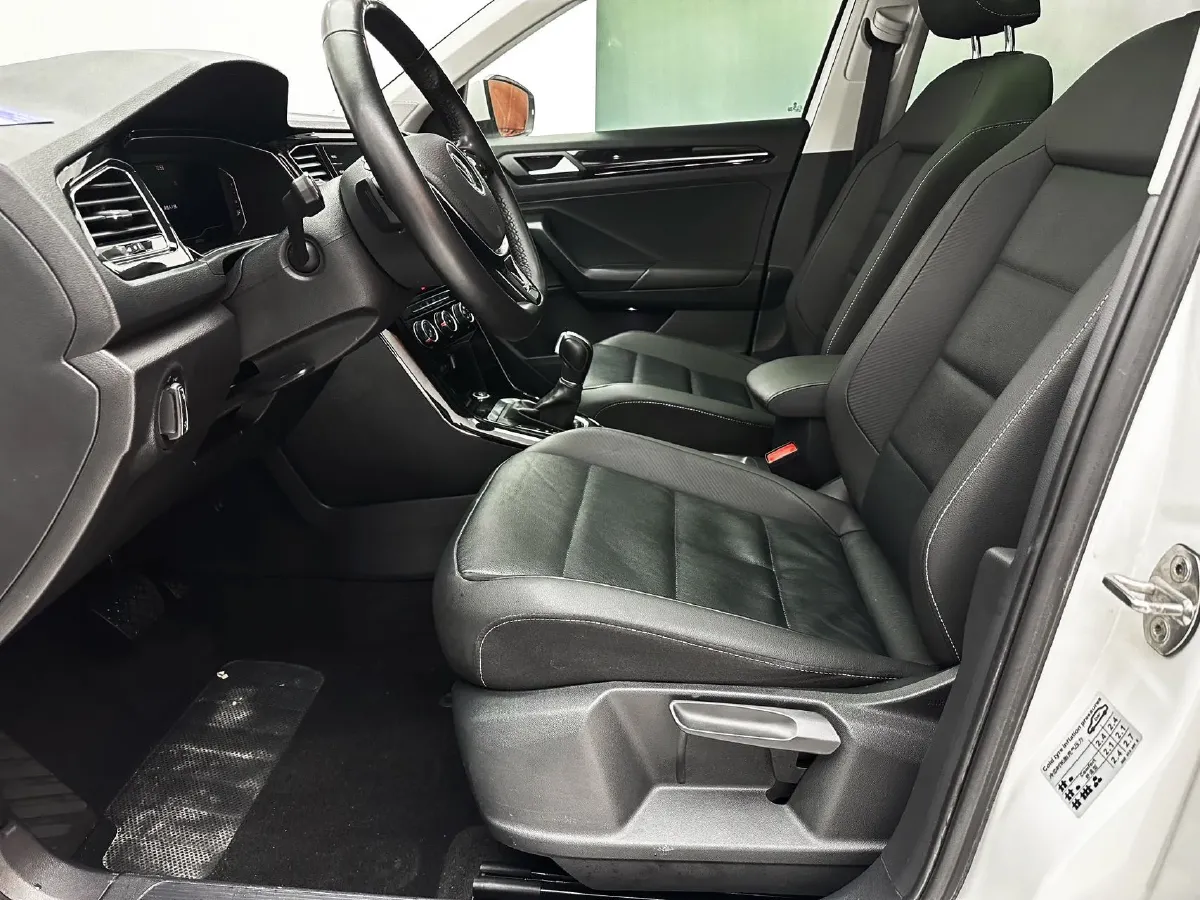 2021 Volkswagen T-Roc 1.4T 150HP L4 7DCT,autocango,china used car exporter,china ev exporter,chinese used car exporter,chinese used ev exporter