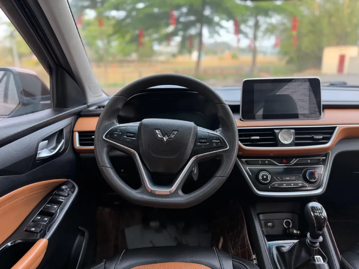 2018 WuLing HongGuang S3 1.5L 112HP L4 6MT,autocango,china used car exporter,china ev exporter,chinese used car exporter,chinese used ev exporter