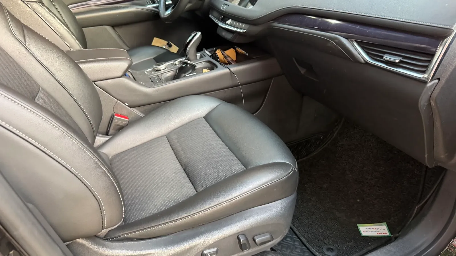 2022 Cadillac XT4 2.0T 237HP L4 9AT,autocango,china used car exporter,china ev exporter,chinese used car exporter,chinese used ev exporter