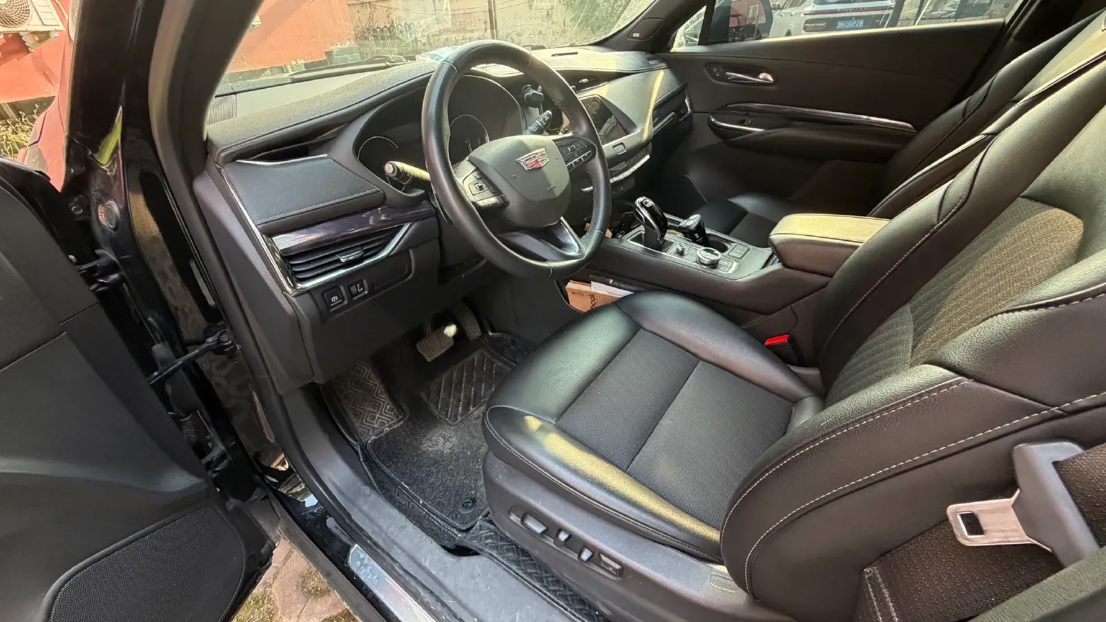 2022 Cadillac XT4 2.0T 237HP L4 9AT,autocango,china used car exporter,china ev exporter,chinese used car exporter,chinese used ev exporter