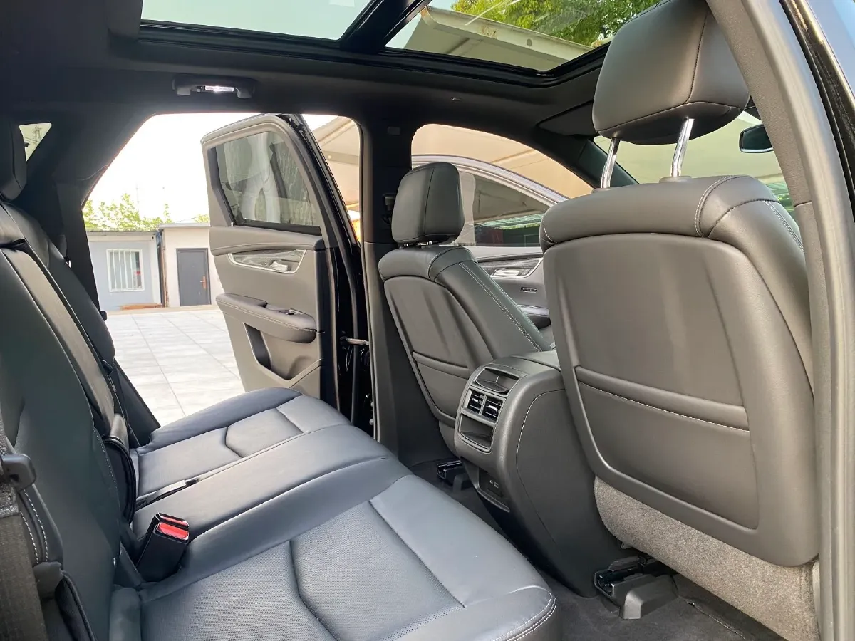 2020 Cadillac XT5 2.0T 237HP L4 9AT,autocango,china used car exporter,china ev exporter,chinese used car exporter,chinese used ev exporter