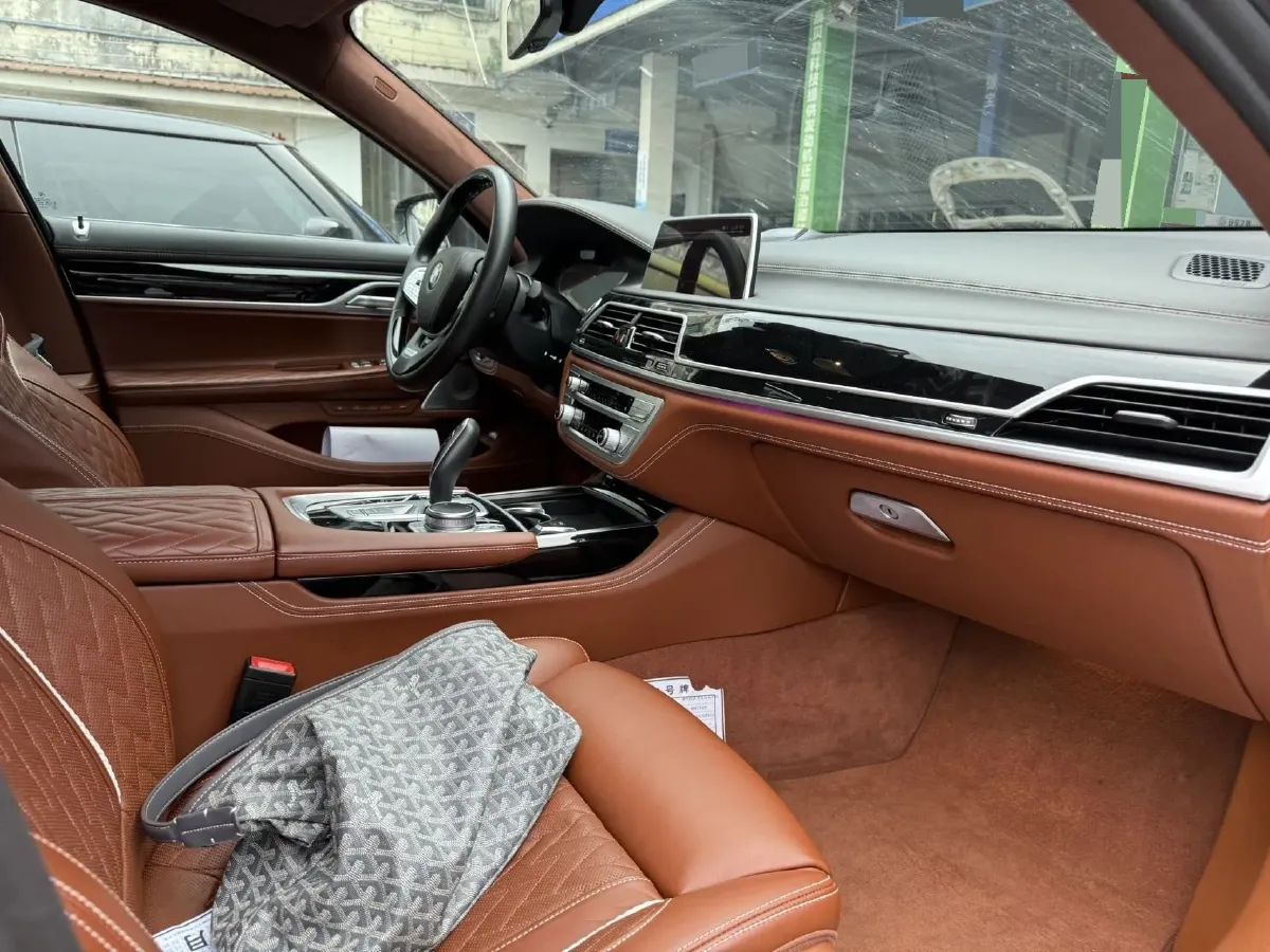 2019 BMW 7 Series 3.0T 340HP L6 8AT,autocango,china used car exporter,china ev exporter,chinese used car exporter,chinese used ev exporter