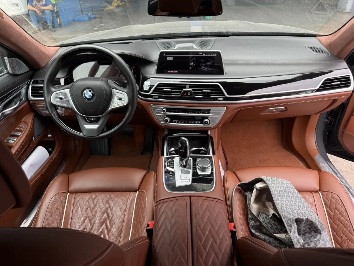 2019 BMW 7 Series 3.0T 340HP L6 8AT,autocango,china used car exporter,china ev exporter,chinese used car exporter,chinese used ev exporter