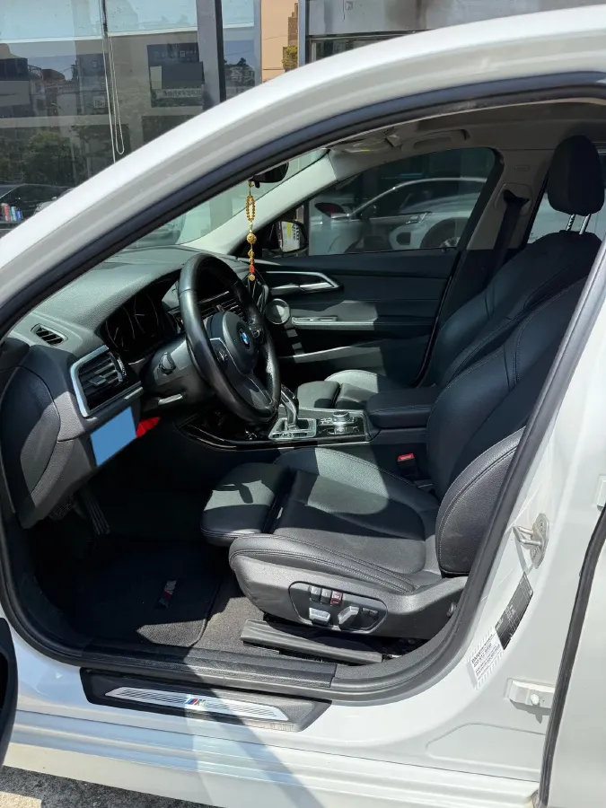 2021 BMW 1 Series 1.5T 140HP L3 7DCT,autocango,china used car exporter,china ev exporter,chinese used car exporter,chinese used ev exporter