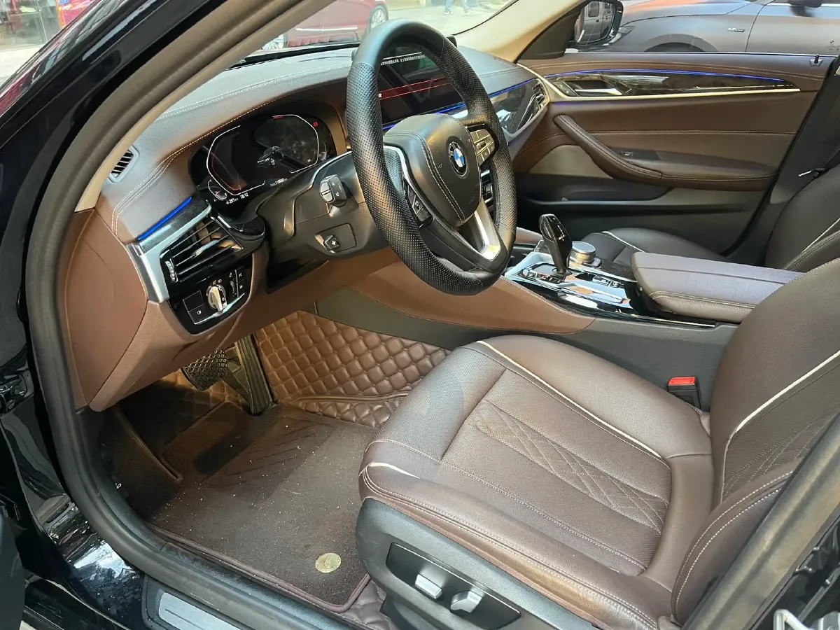 2022 BMW 5 Series 2.0T 184HP L4 8AT,autocango,china used car exporter,china ev exporter,chinese used car exporter,chinese used ev exporter