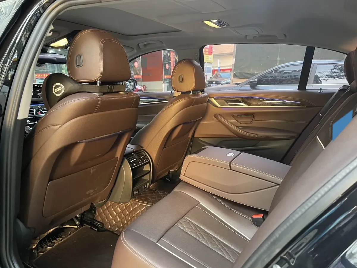 2022 BMW 5 Series 2.0T 184HP L4 8AT,autocango,china used car exporter,china ev exporter,chinese used car exporter,chinese used ev exporter