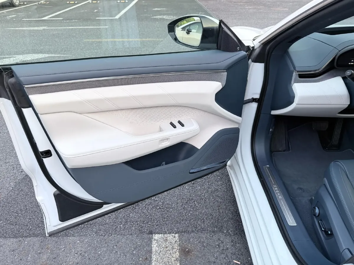 2025 Zeekr 001 BEV 100KWH,autocango,china used car exporter,china ev exporter,chinese used car exporter,chinese used ev exporter