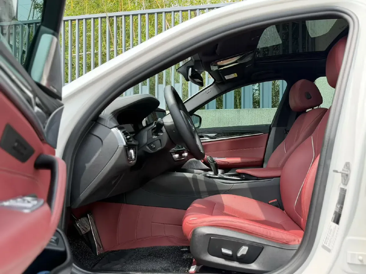 2021 BMW 5 Series 2.0T 184HP L4 8AT,autocango,china used car exporter,china ev exporter,chinese used car exporter,chinese used ev exporter