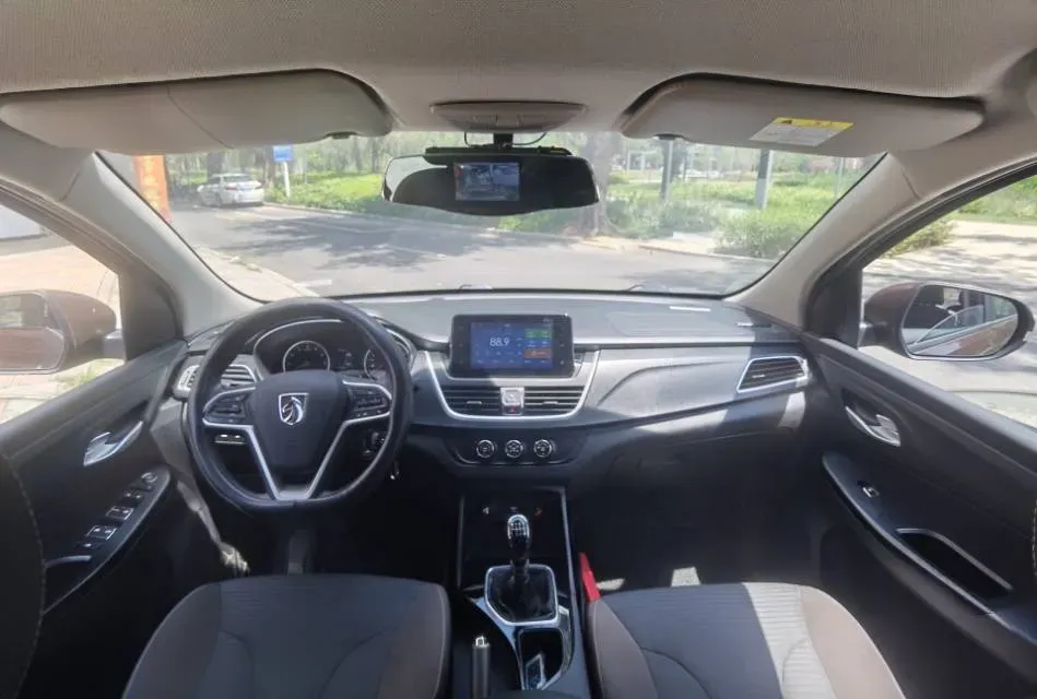 2019 BaoJun 730 1.5T 147HP L4 6MT,autocango,china used car exporter,china ev exporter,chinese used car exporter,chinese used ev exporter