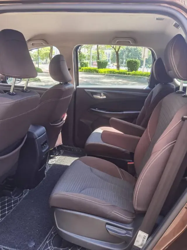 2019 BaoJun 730 1.5T 147HP L4 6MT,autocango,china used car exporter,china ev exporter,chinese used car exporter,chinese used ev exporter