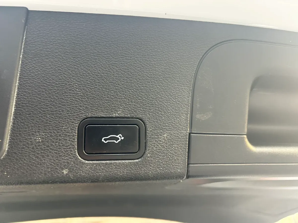 2020 Geely Tugella 2.0T 238HP L4 8AT,autocango,china used car exporter,china ev exporter,chinese used car exporter,chinese used ev exporter