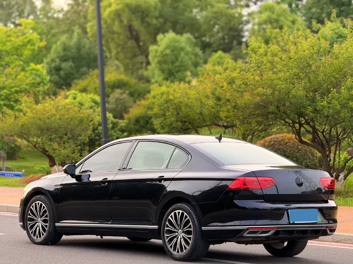 2020 Volkswagen Magotan 2.0T 186HP L4 7DCT,autocango,china used car exporter,china ev exporter,chinese used car exporter,chinese used ev exporter