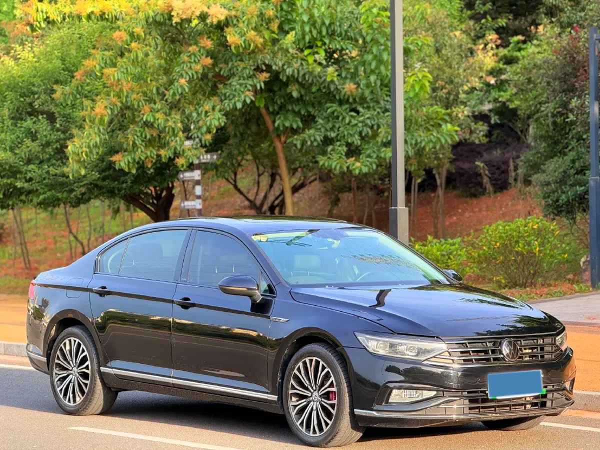 2020 Volkswagen Magotan 2.0T 186HP L4 7DCT,autocango,china used car exporter,china ev exporter,chinese used car exporter,chinese used ev exporter