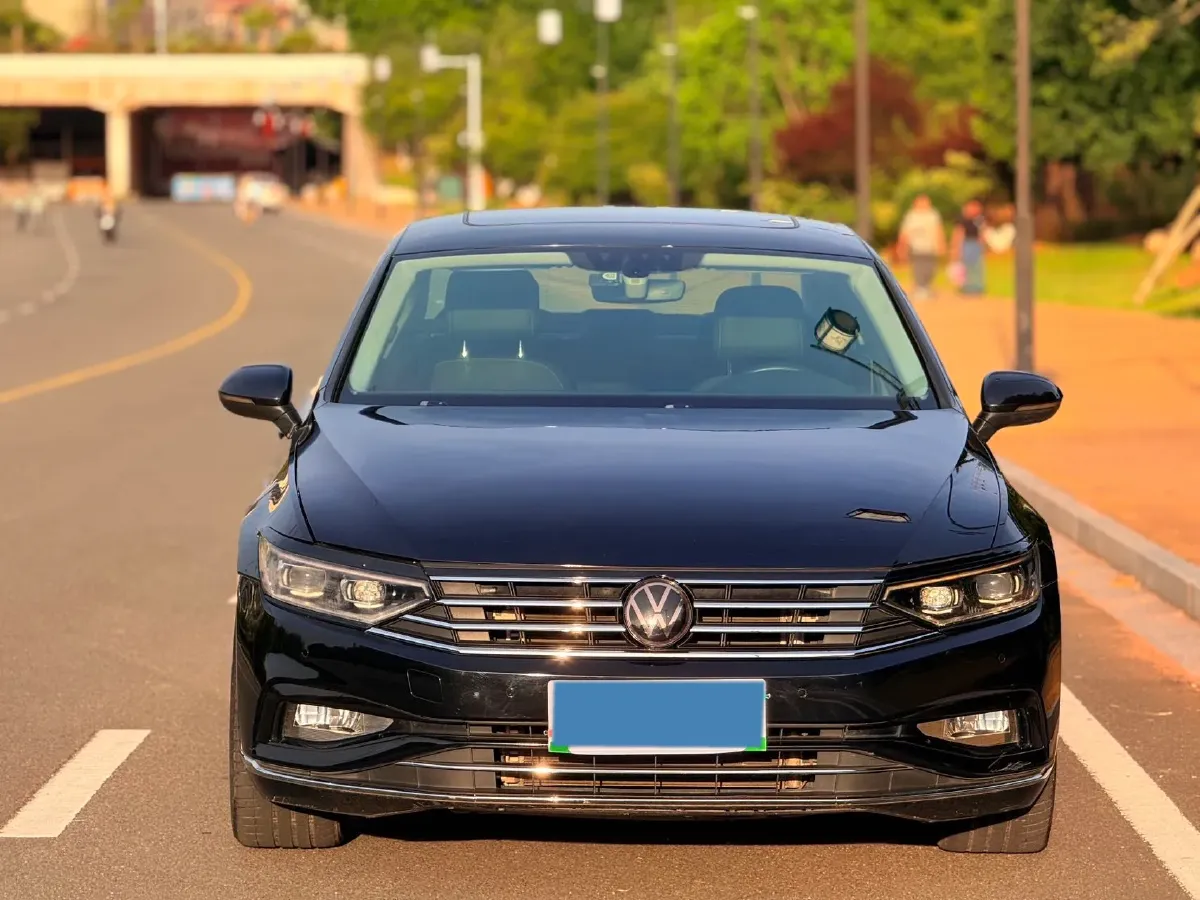 2020 Volkswagen Magotan 2.0T 186HP L4 7DCT,autocango,china used car exporter,china ev exporter,chinese used car exporter,chinese used ev exporter