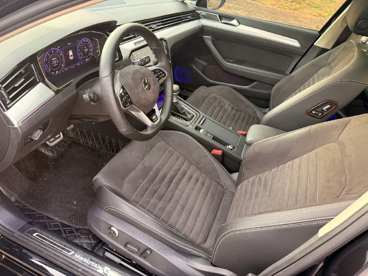 2020 Volkswagen Magotan 2.0T 186HP L4 7DCT,autocango,china used car exporter,china ev exporter,chinese used car exporter,chinese used ev exporter
