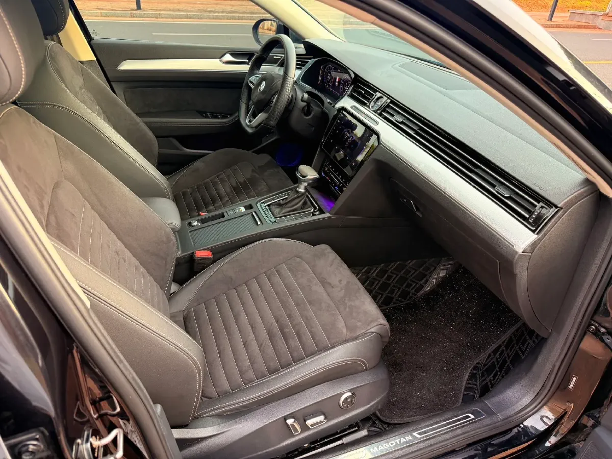 2020 Volkswagen Magotan 2.0T 186HP L4 7DCT,autocango,china used car exporter,china ev exporter,chinese used car exporter,chinese used ev exporter