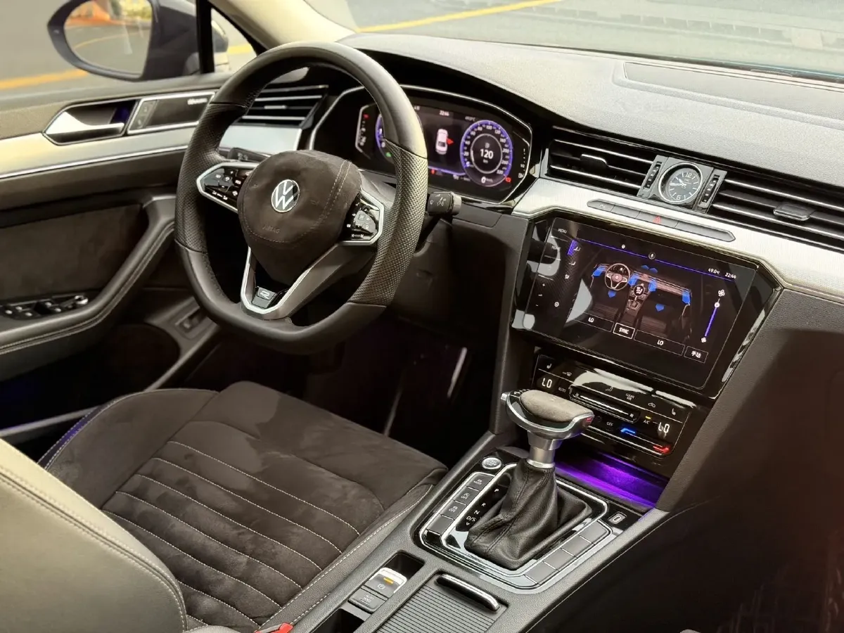 2020 Volkswagen Magotan 2.0T 186HP L4 7DCT,autocango,china used car exporter,china ev exporter,chinese used car exporter,chinese used ev exporter