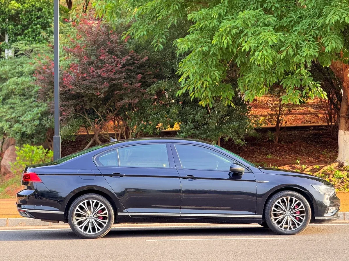 2020 Volkswagen Magotan 2.0T 186HP L4 7DCT,autocango,china used car exporter,china ev exporter,chinese used car exporter,chinese used ev exporter