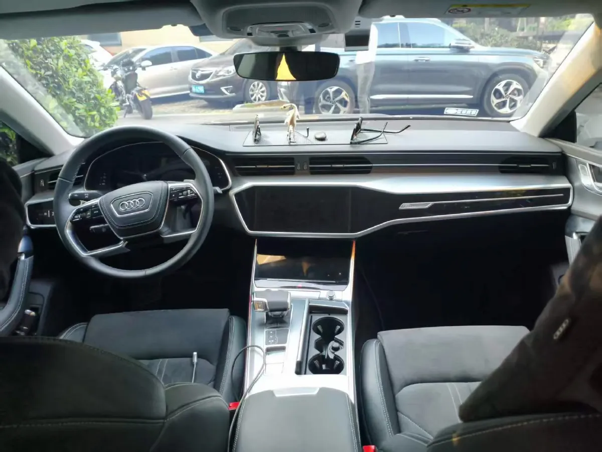 2024 Audi A7L 2.0T 245HP L4 7DCT,autocango,china used car exporter,china ev exporter,chinese used car exporter,chinese used ev exporter